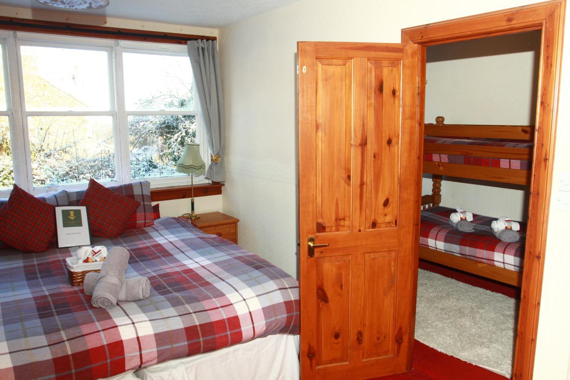 The Retreat Hotel Strathpeffer Exterior photo