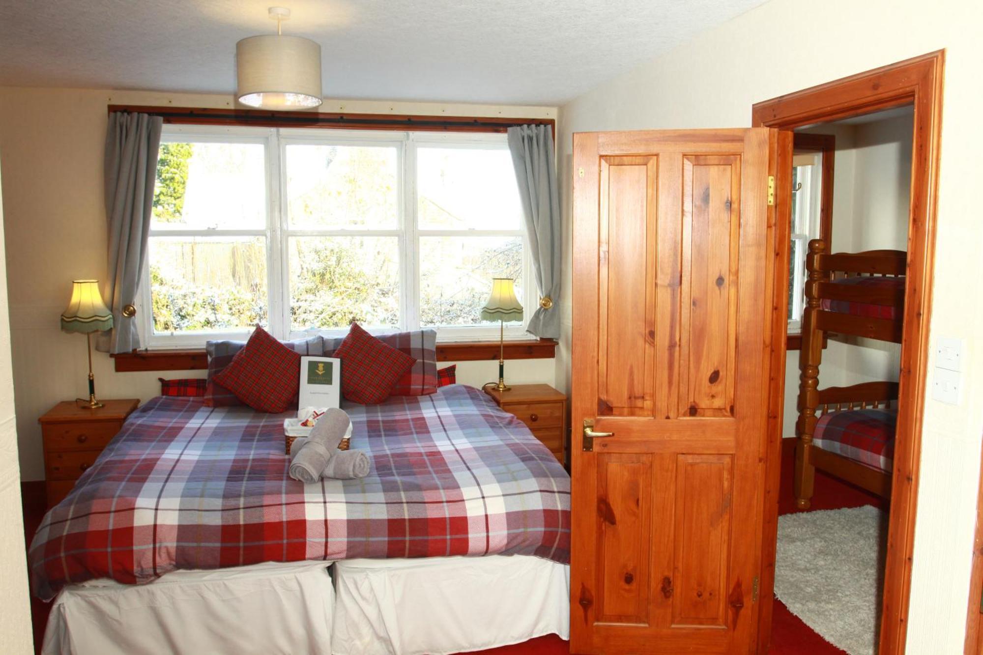 The Retreat Hotel Strathpeffer Exterior photo