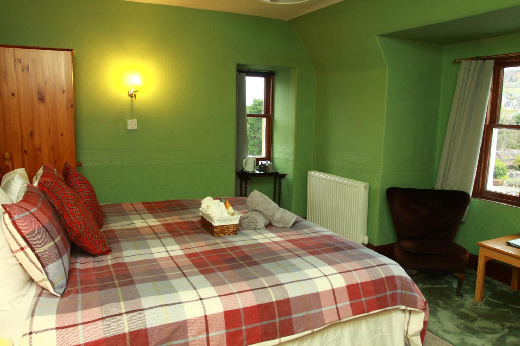 The Retreat Hotel Strathpeffer Exterior photo