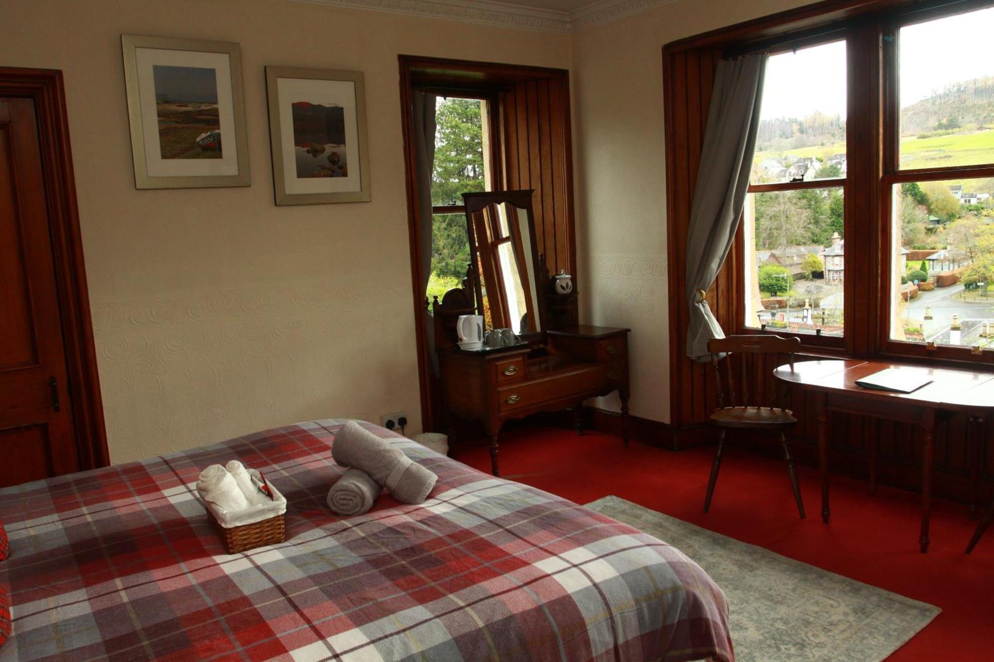 The Retreat Hotel Strathpeffer Exterior photo