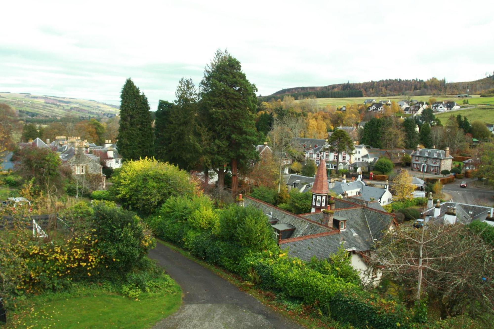 The Retreat Hotel Strathpeffer Exterior photo