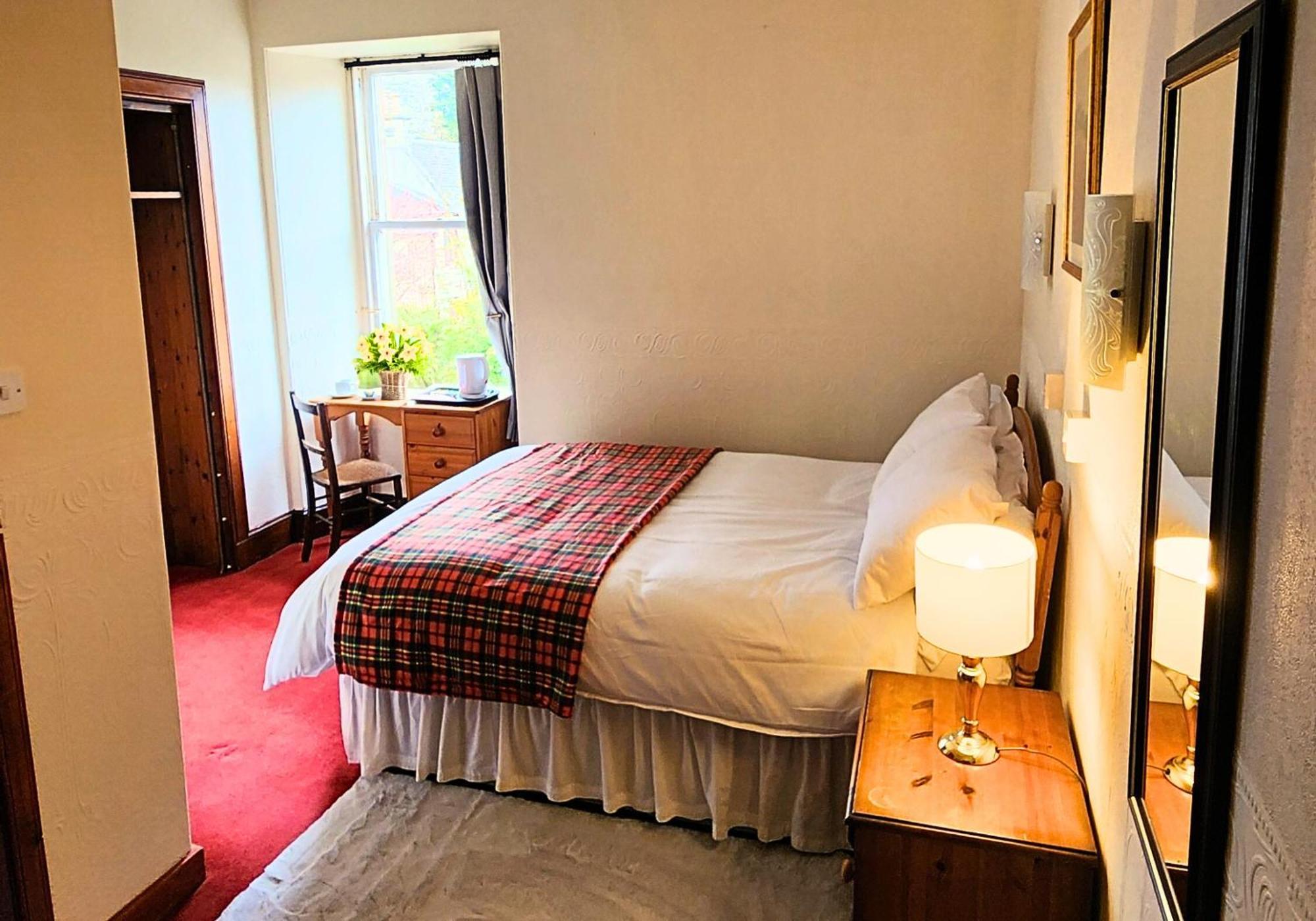 The Retreat Hotel Strathpeffer Exterior photo